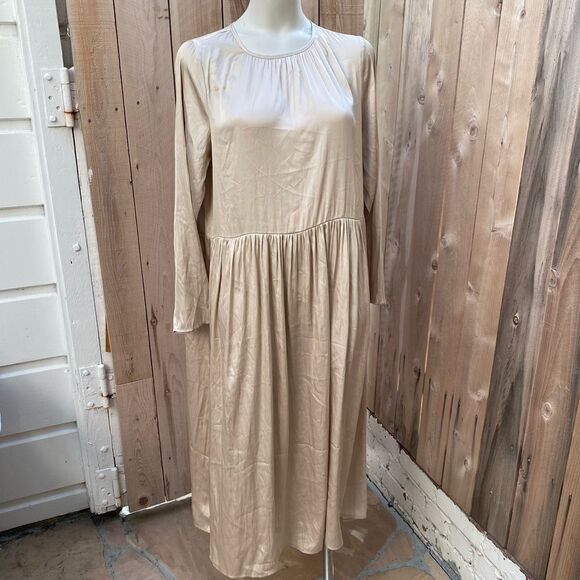 H&M satin finish cream color maxi dress size medium - Picture 10 of 12